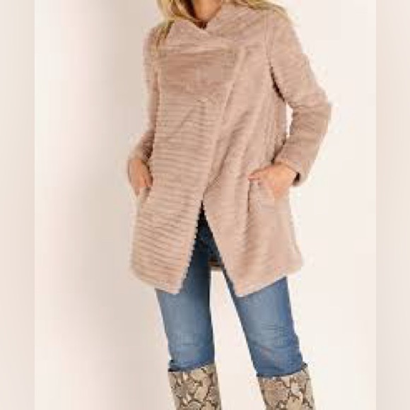 BB Dakota Fab Moment Tan Faux Fur Coat Size Medium